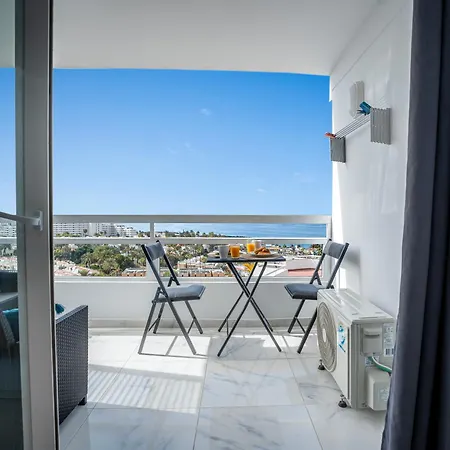 Apartment Modern Blue Sky *